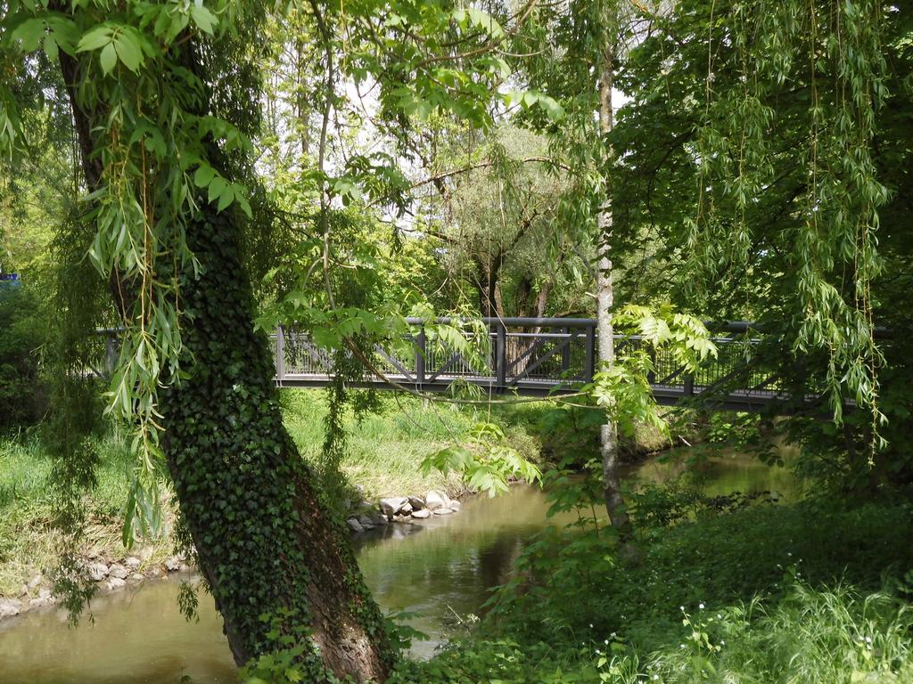 Haus Am Bach - Gemuetliche Pension Allershausen Εξωτερικό φωτογραφία