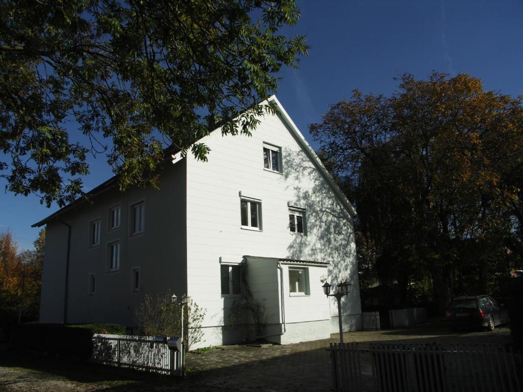 Haus Am Bach - Gemuetliche Pension Allershausen Εξωτερικό φωτογραφία